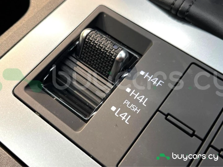 Toyota Land Cruiser 250 Черный