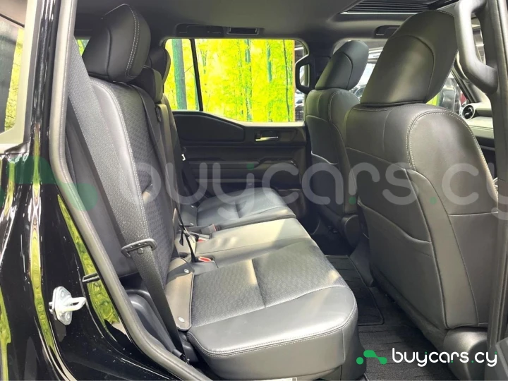 Toyota Land Cruiser 250 Черный