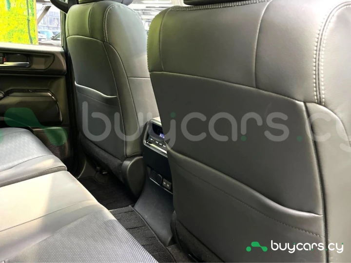 Toyota Land Cruiser 250 Черный