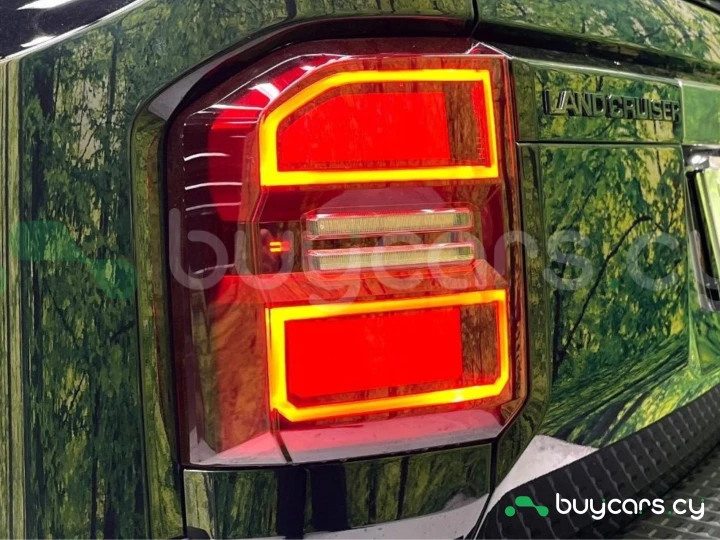 Toyota Land Cruiser 250 Черный