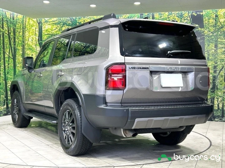 Toyota Land Cruiser 250 Серый