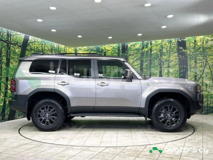 Toyota Land Cruiser 250 Серый