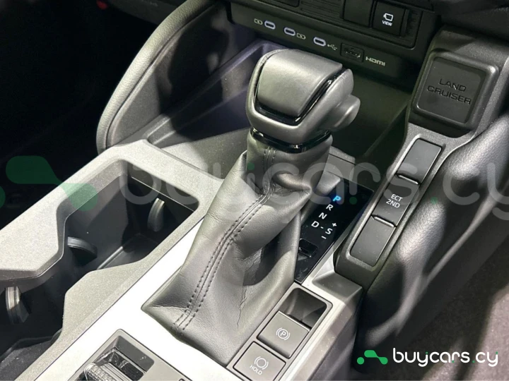 Toyota Land Cruiser 250 Серый