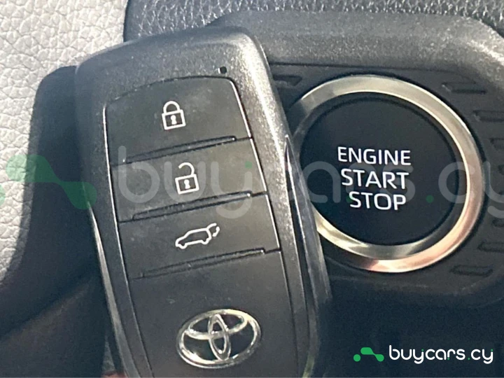 Toyota Land Cruiser 250 Серый