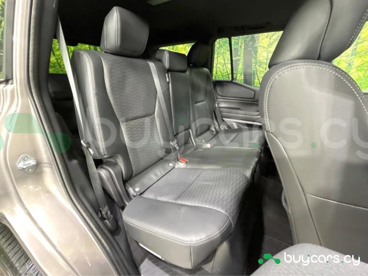 Toyota Land Cruiser 250 Серый