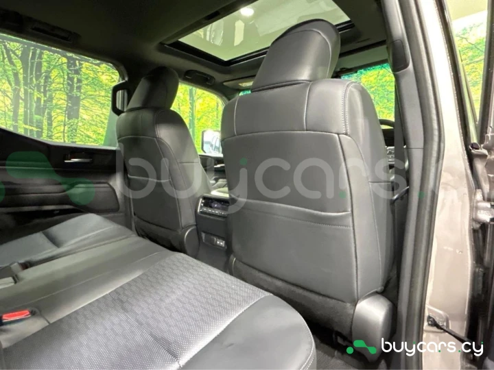 Toyota Land Cruiser 250 Серый