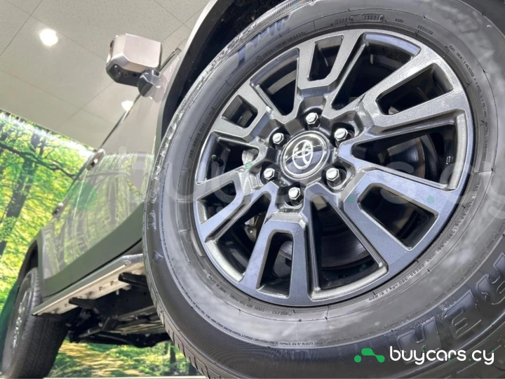 Toyota Land Cruiser 250 Серый