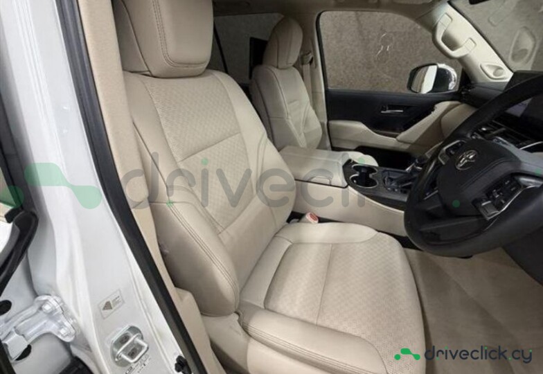 Toyota Land Cruiser 300 White