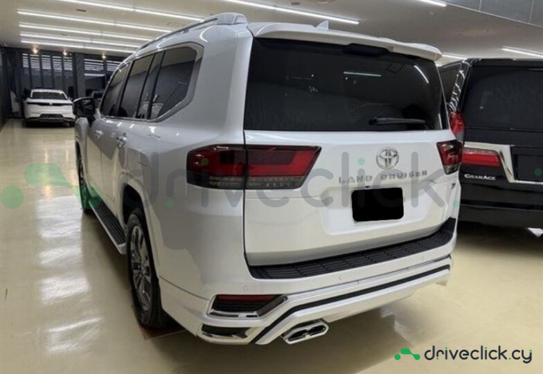 Toyota Land Cruiser 300 White
