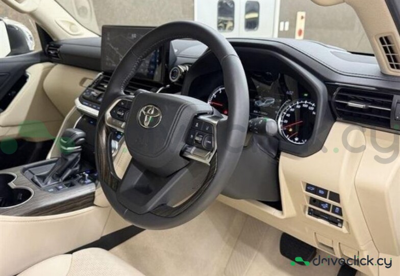 Toyota Land Cruiser 300 White