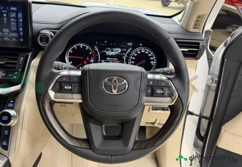 Toyota Land Cruiser 300 White