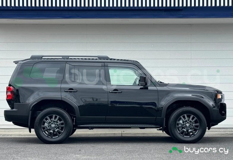 Toyota Land Cruiser 250 Черный