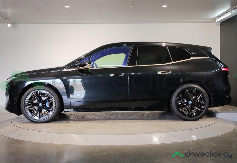 BMW iX Черный