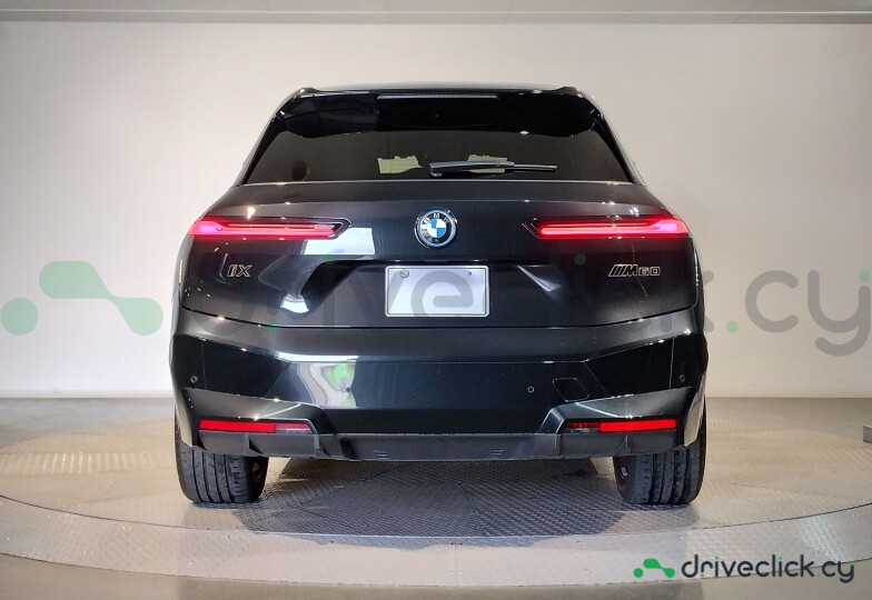 BMW iX Черный