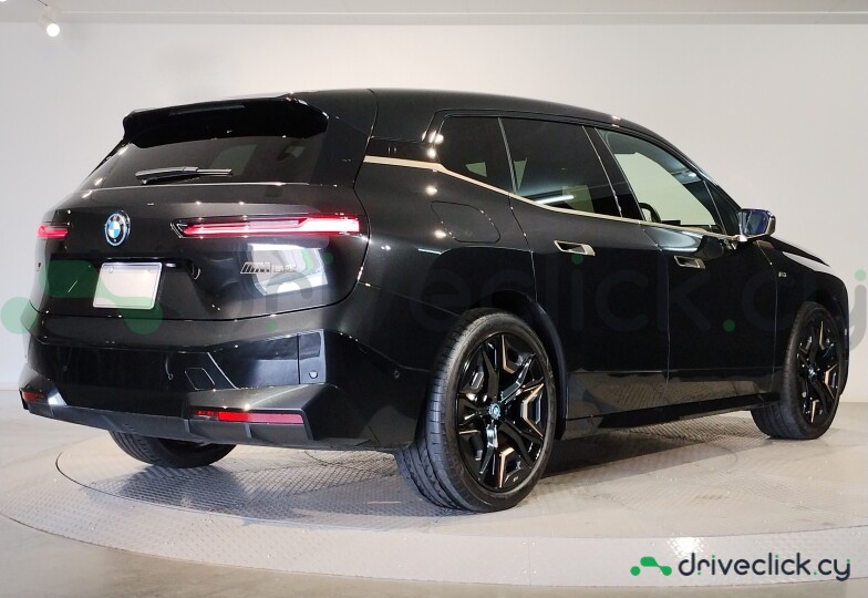 BMW iX Черный