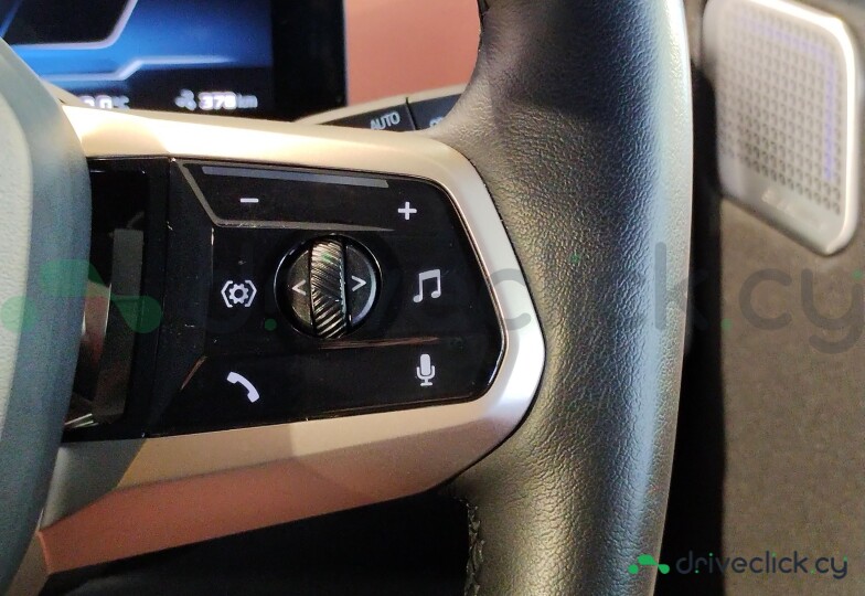 BMW iX Черный
