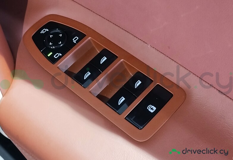 BMW iX Черный