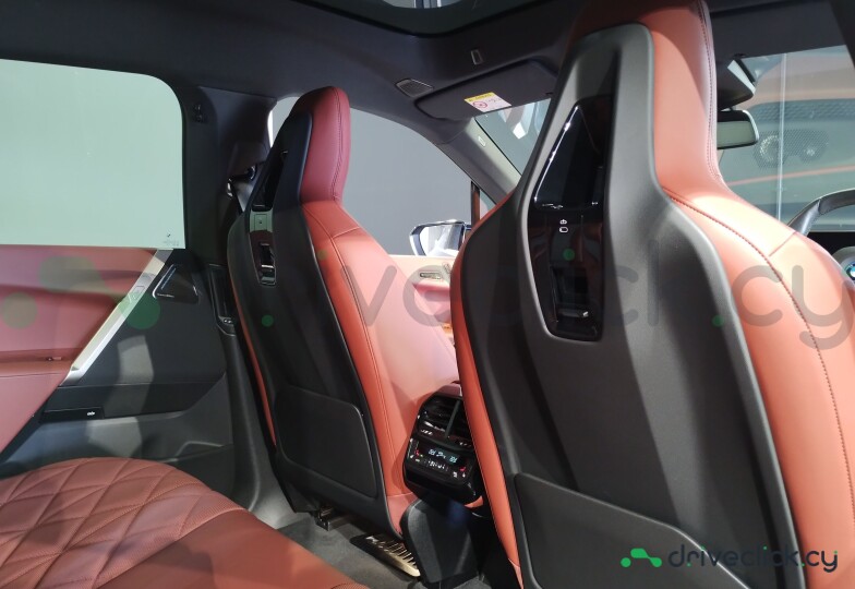 BMW iX Черный