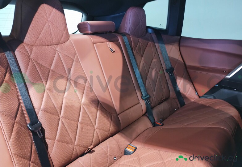 BMW iX Черный