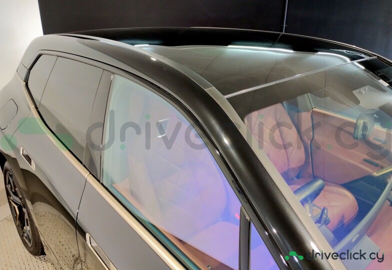 BMW iX Черный