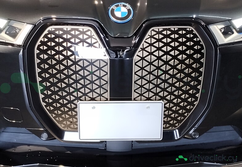 BMW iX Черный