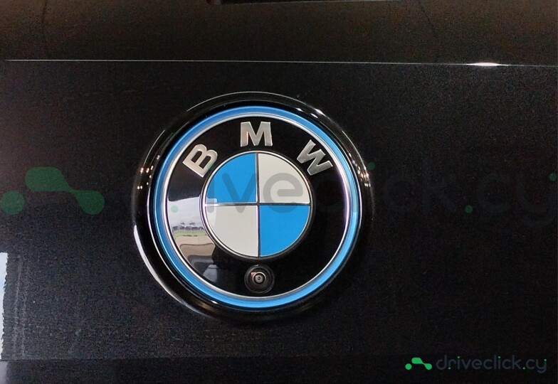 BMW iX Черный