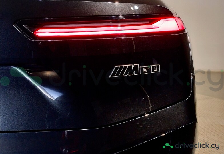 BMW iX Черный