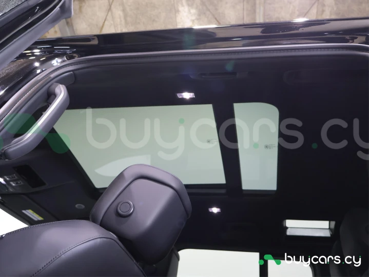 Land Rover Defender Черный