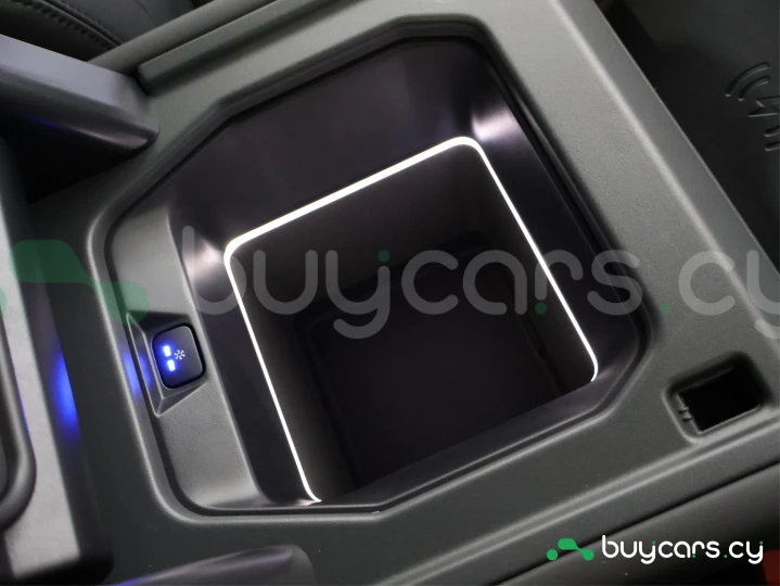 Land Rover Defender Черный