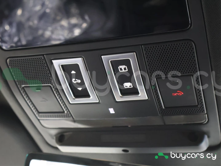 Land Rover Defender Черный