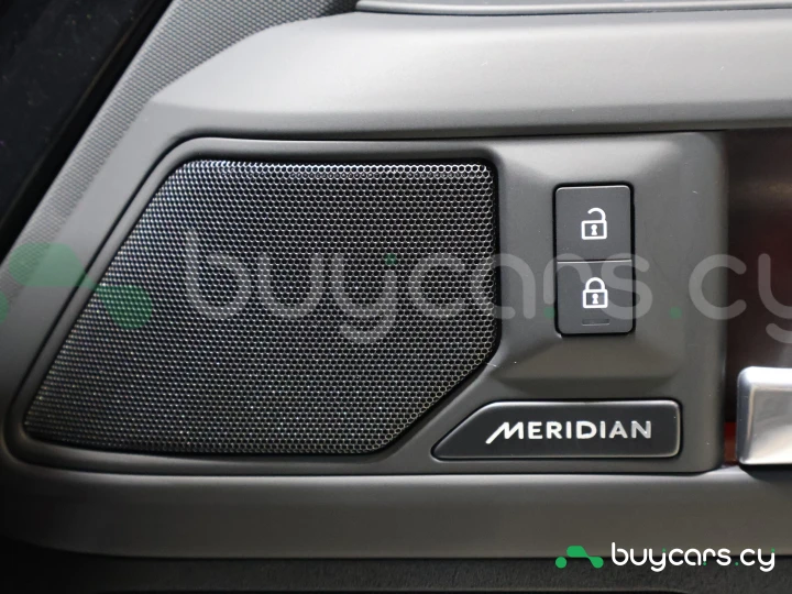 Land Rover Defender Черный