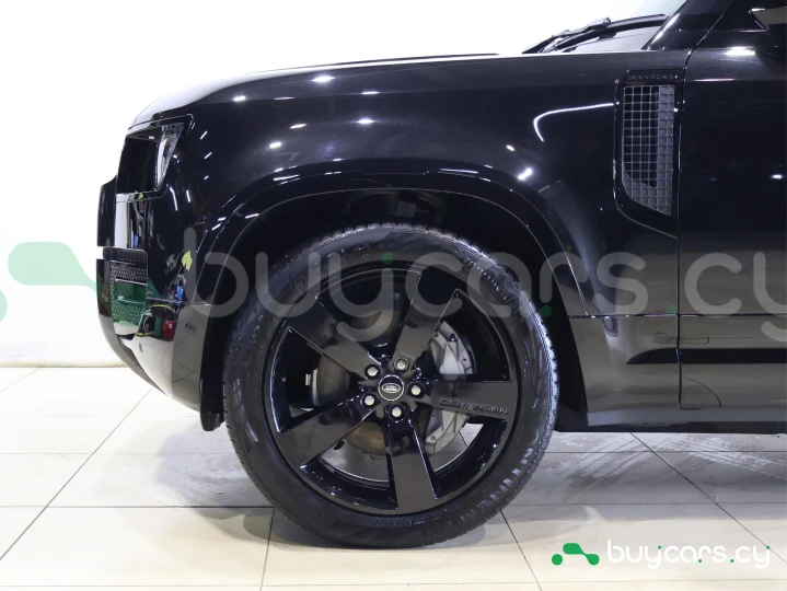 Land Rover Defender Черный