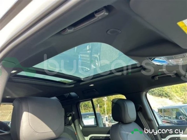 Land Rover Defender Белый