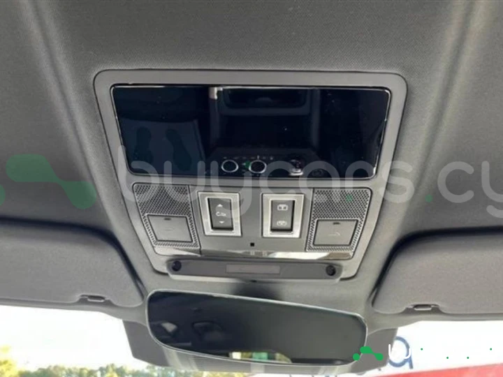 Land Rover Defender Белый