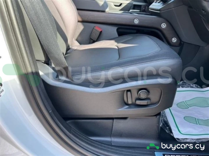 Land Rover Defender Белый