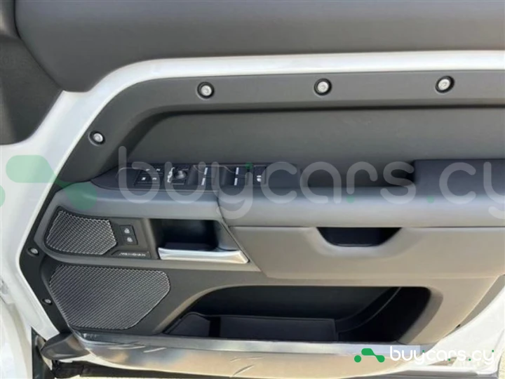 Land Rover Defender Белый