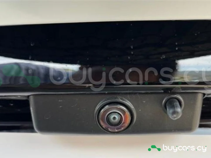 Land Rover Defender Белый