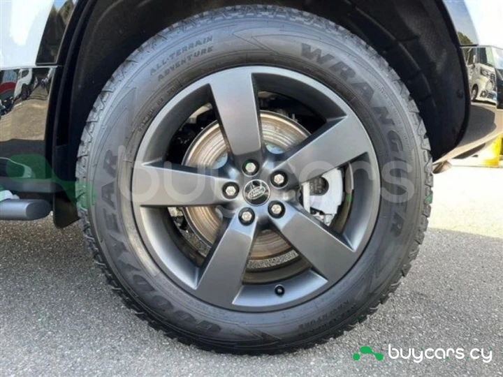 Land Rover Defender Белый