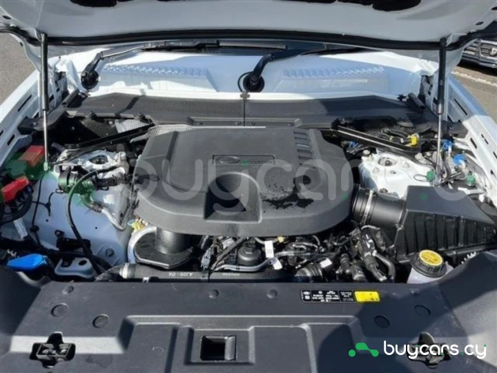 Land Rover Defender Белый