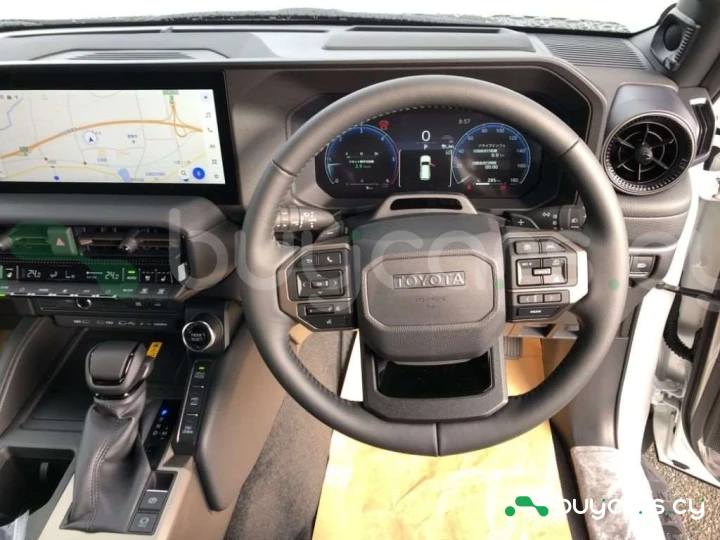 Toyota Land Cruiser 250 Белый