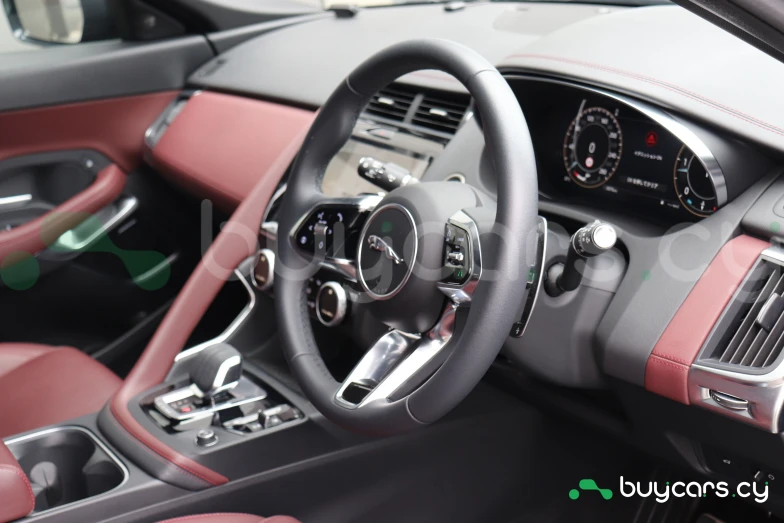 Jaguar E-Pace Черный