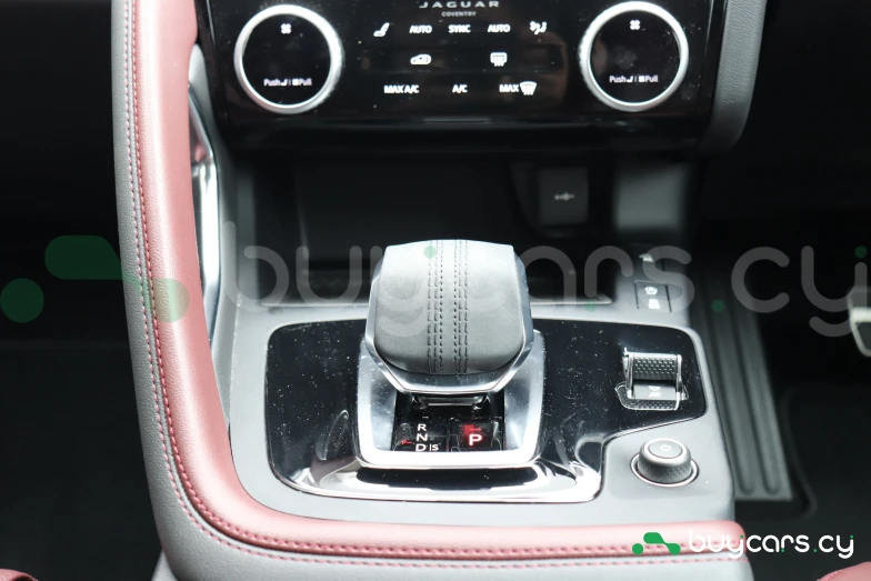 Jaguar E-Pace Черный