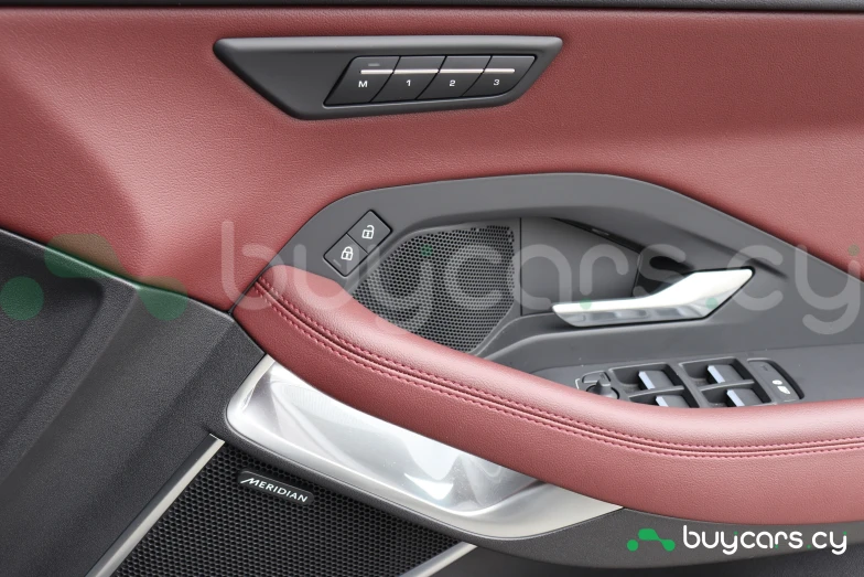 Jaguar E-Pace Черный