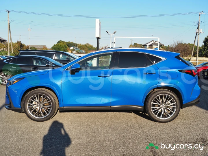 Lexus NX Синий