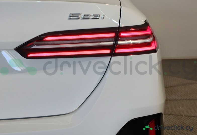 BMW 5 series Белый