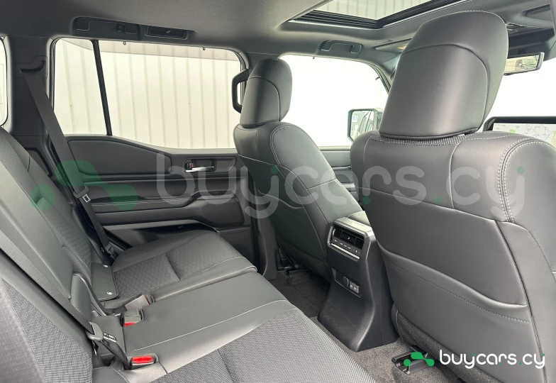 Toyota Land Cruiser 250 Черный