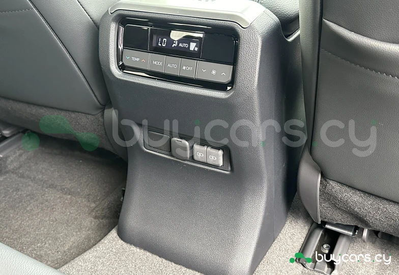 Toyota Land Cruiser 250 Черный