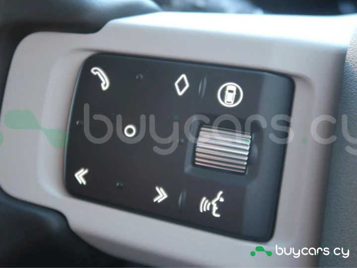 Land Rover Defender Белый