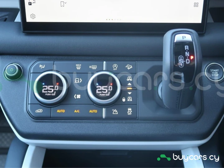 Land Rover Defender Белый