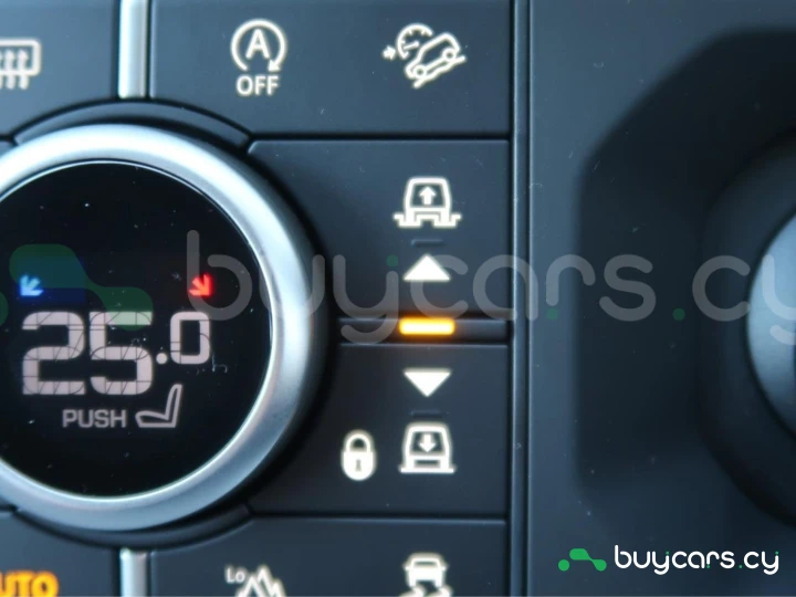 Land Rover Defender Белый